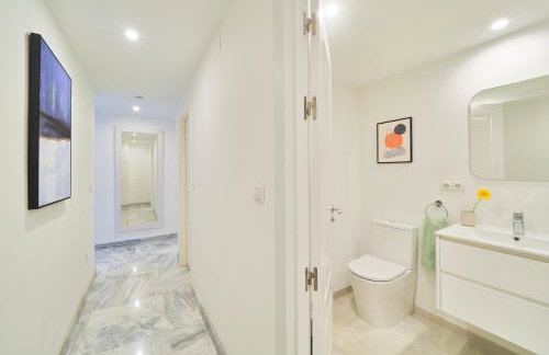 Modern City Centre Apartment w/ Terrace & Fast WIFI - Foto 12