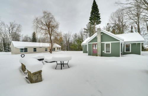 Pet Friendly Home - Walk to Mullet Lake! - Photo 25