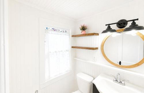 Cottage 7 - Stand Alone Queen Bed Child Loft w Twin Private Bath Kitchenette Pets Allowed Fee applies - Foto 16