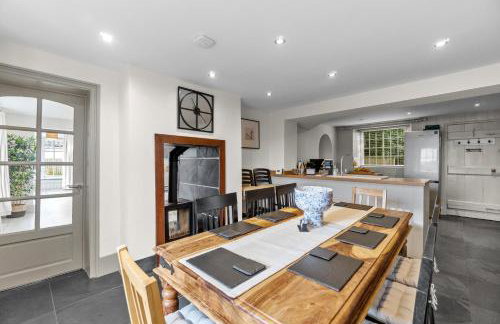 NEW 2024 Modern Luxury Holiday Home on the Beach in Devon - Free Parking, Pets Welcome, Sleeps 10 - Foto 2