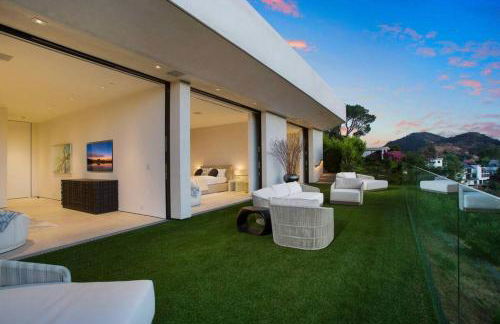 Ultra-Luxurious BH Estate with Pool, Theatre, Views - Foto 41
