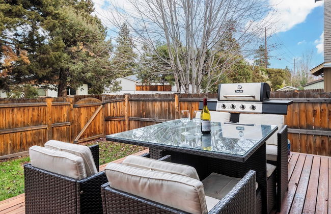 Old Mill Getaway by Avantstay Private Backyard w/ Hot Tub - Foto 3