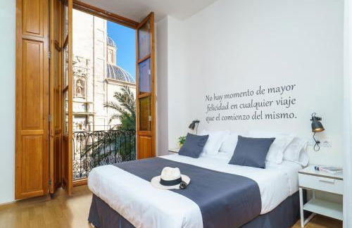 Valencia Home - Photo 1