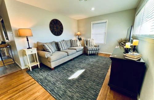 Entire 3 bedroom 1 and half bath home in Deer Park high speed wifi - Foto 6