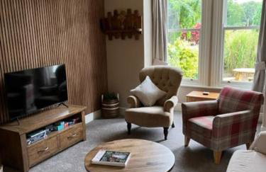 The Blue Cottage with luxurious Super King bed - Photo 13