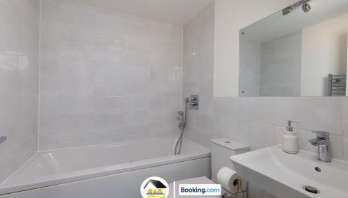 Duckett house, 3 Bedroom Detached House By B and R Serviced Accommodation Amesbury With Free Parking - Foto 5, Shower