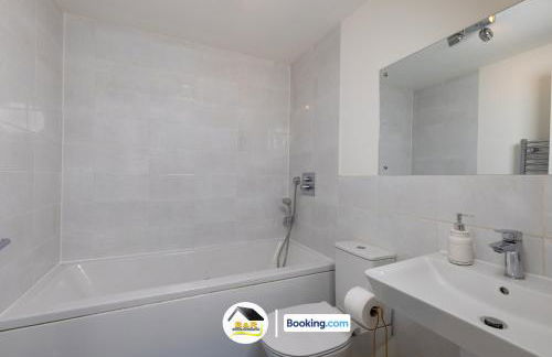 Duckett house, 3 Bedroom Detached House By B and R Serviced Accommodation Amesbury With Free Parking - Foto 5