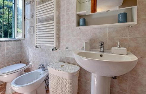 1 Bedroom Beautiful Home In Avegno - Foto 12