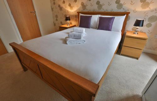 iSTAY APARTMENTS at VIZION - Fully Equipped Modern Serviced Apartments with Balconies, Superfast Broadband, Free Allocated Parking Space, 24h Security, Rooftop Gardens, Located in Central MK - Photo 42