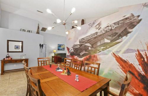 Themed 4BR house pool game room 10 min Disney - Photo 3