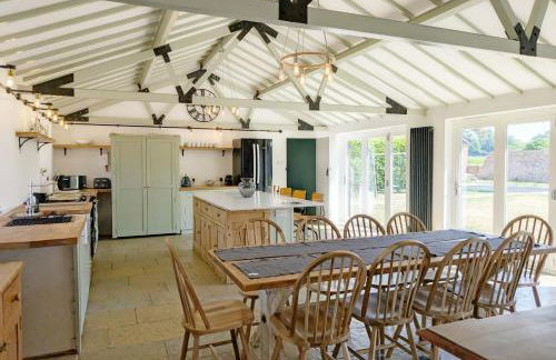 Shires Barn Farmhouse - Westbourne - Photo 8