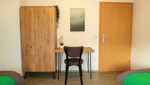 Livemore24 - Apartment 2 in Duisburg WLAN - Smart-TV - 24-7 Check-in und Küche - Foto 4, wardrobe