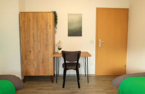 Livemore24 - Apartment 2 in Duisburg WLAN - Smart-TV - 24-7 Check-in und Küche - Photo 4