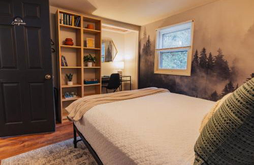 Family Pocono Gem by the lake with private sauna, hot tub, and huge game room - Foto 29