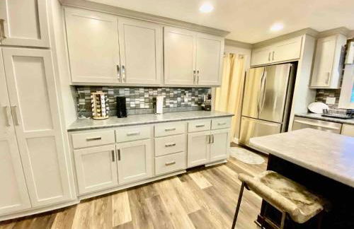 [4-BR/Sleeps 12] Family & Friends Home in Indiana - Foto 12