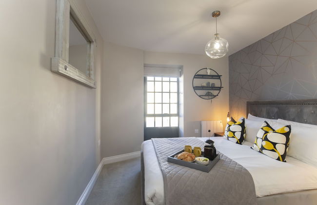 Elliot Oliver - Modern 2 Bedroom Town Centre Apartment - Photo 7