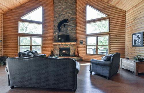 Luxury Lakefront Chalet Resort 2 Pools FREE Amenities Dock Kayaks Waterslide - Foto 13