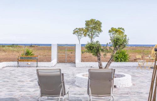 Unique Beachfront Cottage House - Private Garden - Foto 43