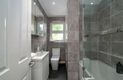 Canal View House - 2BR with Garden & Parking - Foto 14