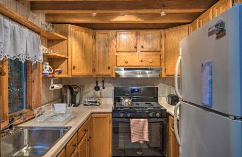 Remote Long Island Lakefront Cabin with Deck and Grill - Foto 10