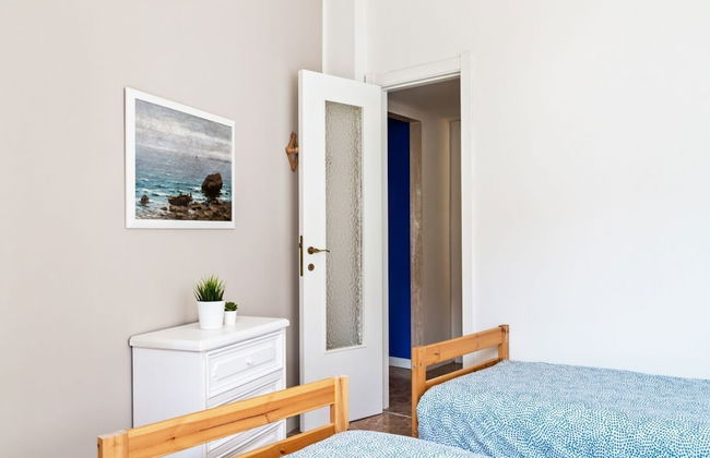 Chiavari Colorful Flat with Garage - Foto 7