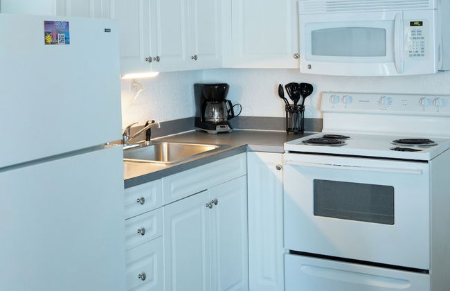 Beach Club at Montego Inn - Photo 31