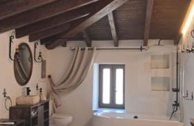 Casa Ypsilon Olive Oil - Photo 1