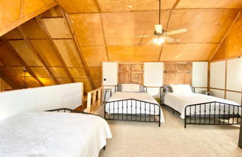 Blufftop Cabin Retreat Hot Tub and Fall Views! - Foto 22