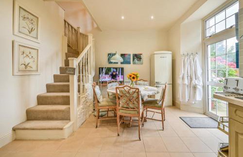 The Town House at Muntham- Luxury Holiday Home with Hot Tub - Photo 43