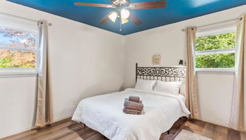 Chill Retreat, hot tub, large private yard - Foto 5