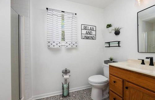 2min walk downtown-Pet Friendly-Offstreet Parking - Foto 13