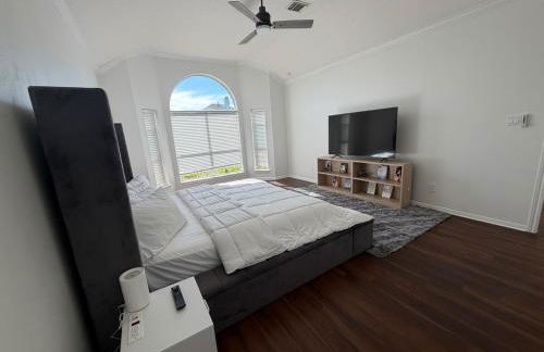 Luxury Lakefront 4BR - Corporate & Extended Stay Friendly - Foto 15