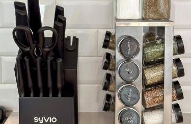 Charming Encino Retreat with Pool - Foto 17