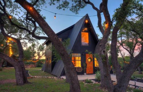 NEW Treehouse at Link Lane 2 Acres w Hot Tub - Foto 1