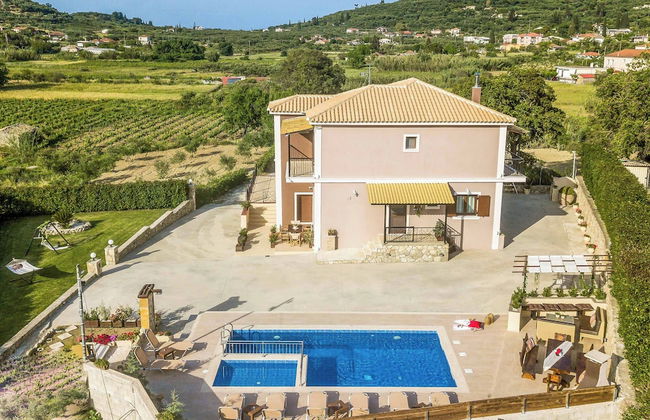 Maggie Alonia - Photo 35