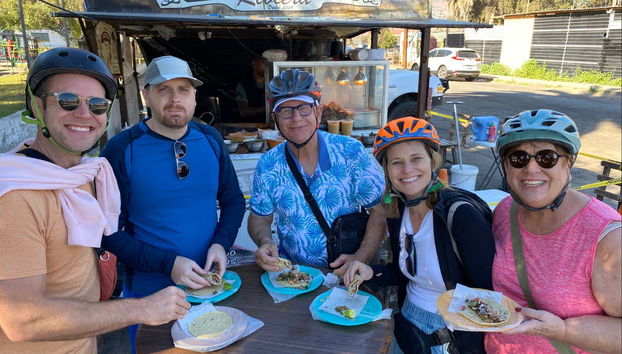 Assaporando dei deliziosi tacos