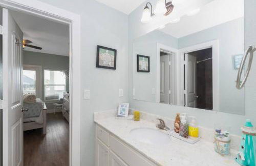 "The Ocean Aire" , 30 secs from the sand! - Photo 33