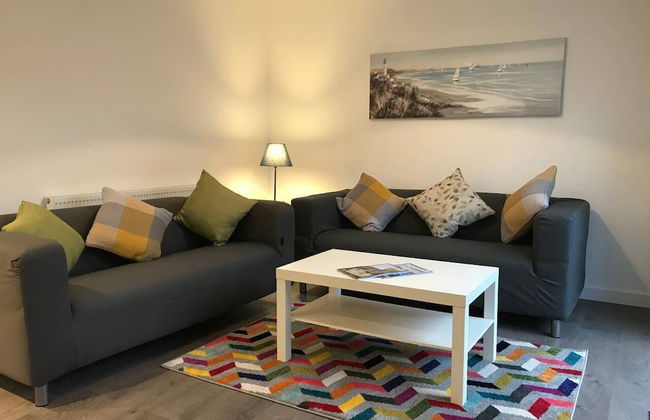 Beautiful Refurbished Home - Short Walk to the Beach - Foto 1