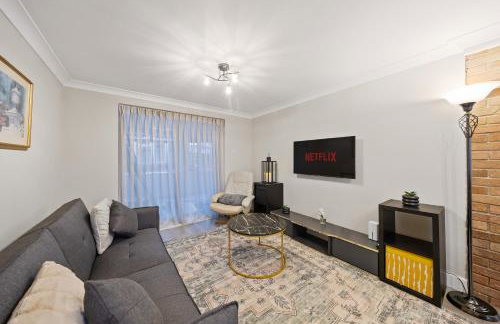 Long-short-stay Medway home with parking, WiFi &pool table - Foto 15