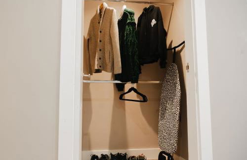 Modern Flat l Molineux 5 Min l Smart TV l WiFi l Free Parking - Foto 10