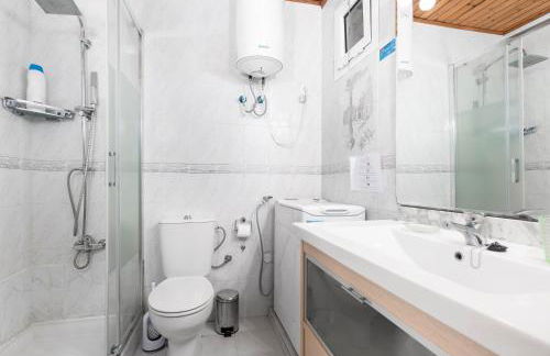 Home2Book Quiet Villa with Private Pool - Photo 16