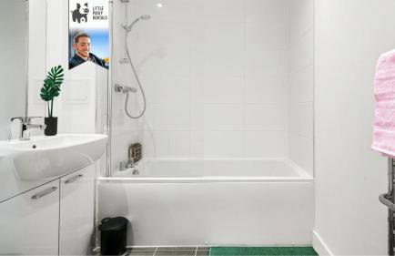 Luxury Balcony Penthouse with 4K TV and Soundbar - Foto 14