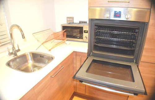 360 Serviced Accommodations - Brentwood 2 Bedroom Executive Apartment with Secure Parking - Foto 10