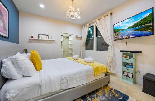 Chic Silver Lake Oasis with Breathtaking City Skyline Views, Private Rooftop & Garage - Foto 11