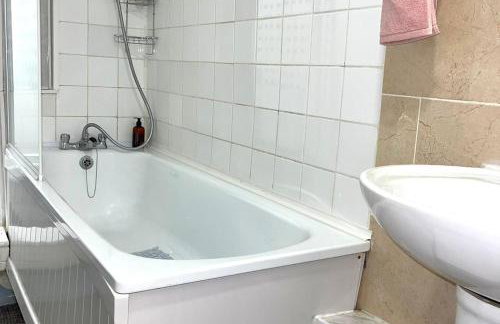 House - Sleeps 10 - Garden - Parking - Foto 2