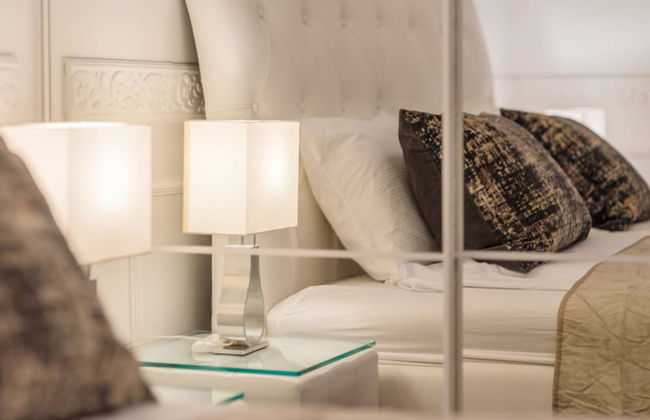 Music Academy Bedroom Suite Café Vian Apartman Kft - Photo 3