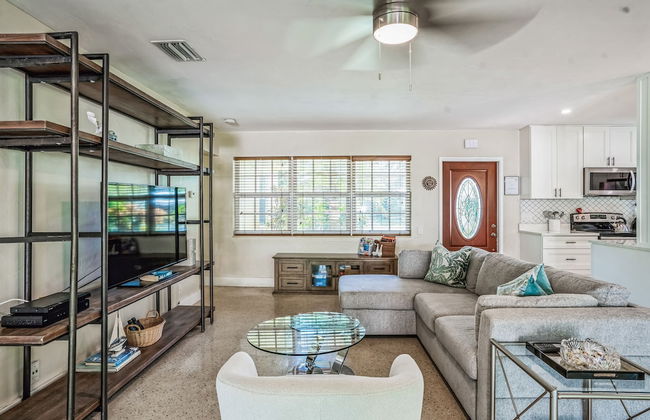 Beautiful Comfy Home With Private Hot Tub Close To Beach 2 Bedroom Home by RedAwning - Foto 11