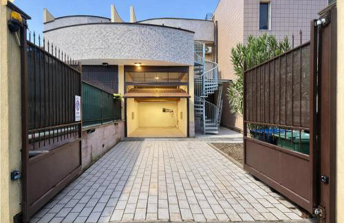 Bed & Garage Apartment in Villa - Photo 19