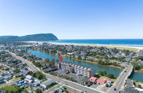 Seaside Waterfront condo walking to downtown and beach - Foto 17