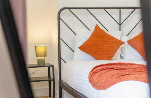 4BR House By Astra Residences Short Lets & Serviced Accommodation Stanley With Free Parking & Instant Booking - Foto 36